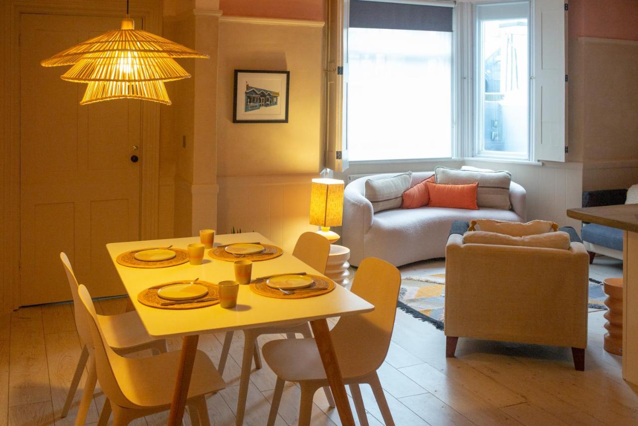 Skies Apt. New. 1 Min Walk Station & * Margate