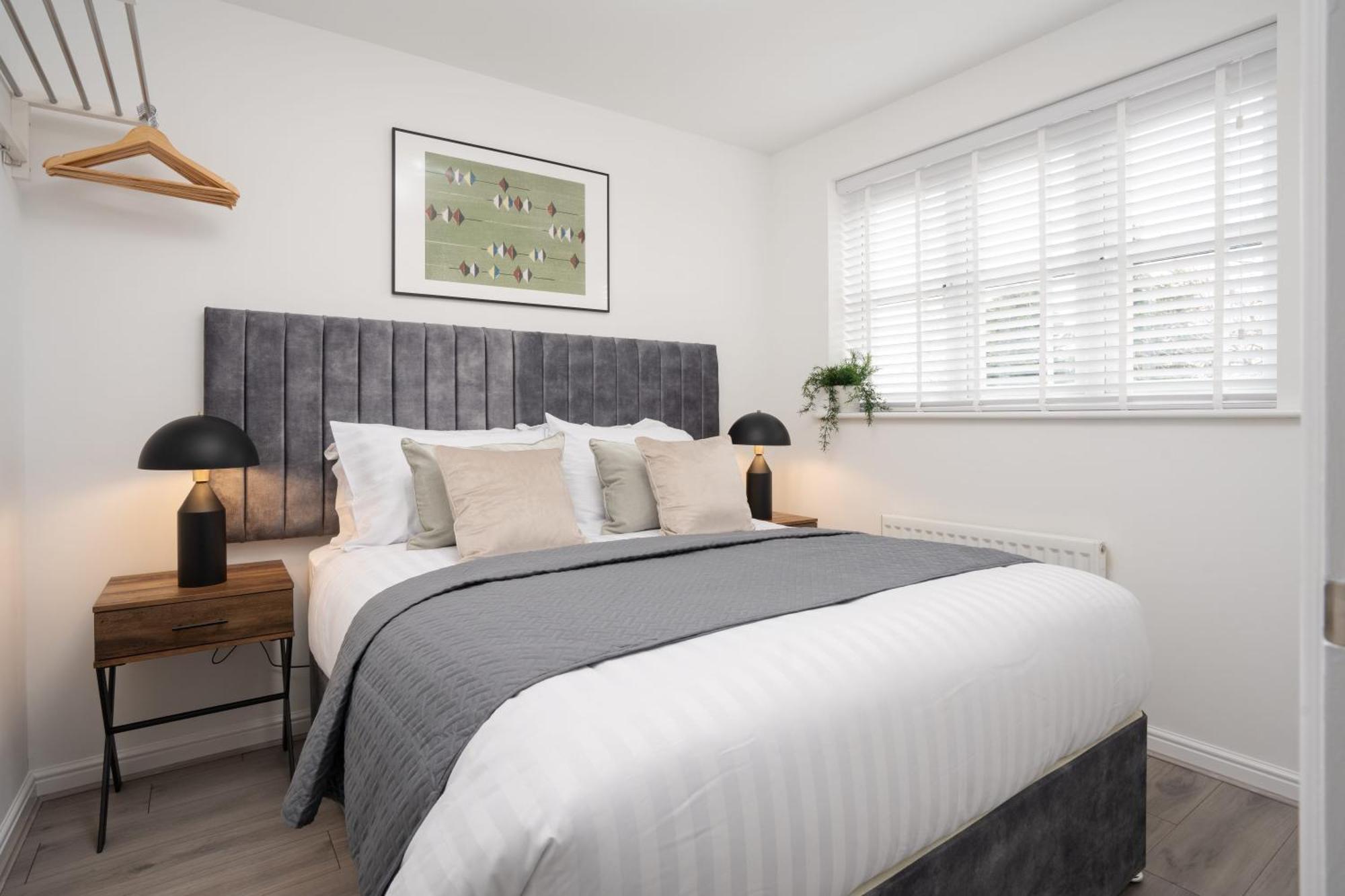 Freshly Renovated 4-bed 3 Floors Free Parking * Liverpool