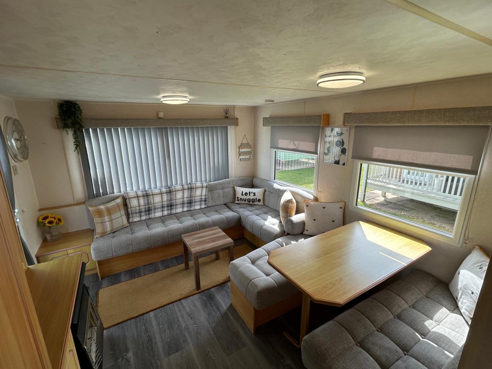 Campsite Baileys Caravan Hire - Sealands Plot 26 - Dog Friendly