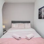 Riverpool - Luxry Suits For Football Fans Near Anfield Stadium