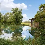 Secluded, New Forest Riverside Lodge