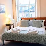 2 Bedroom Flat In The Central New Town