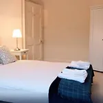 2 Bedroom Flat In The Central New Town