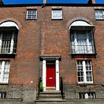 Guest Homes - Cambrian Apartment