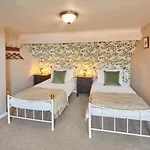 Host & Stay - Adventure House