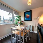 1 Bd Apt In Historical W Belfast Close To Centre