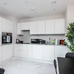 Waterfront Apartment With View Of Liver Building
