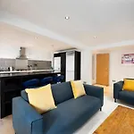 Trafalgar House Apartment One