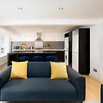 Trafalgar House Apartment One