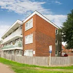 Sublime Stays Caledonian House Near Gatwick Airport