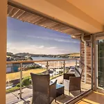 Porth Sands Beachfront Apartment
