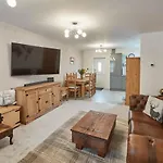 Host & Stay - No 5 Hoggarths Yard