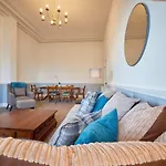 Host & Stay - No 10 Zetland Apartment