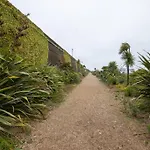 Constables Cottage - Tranquility On The Seafront