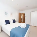 Queensferry Street Lane - Fantastic 2 Bedroom City Centre Mews House With Free Secure Parking!