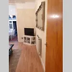 Beautiful Spacious Flat With Garden