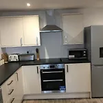 Ocean Apartment, 50 Yds To Beach, Sleeps 10
