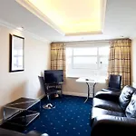 Queens Mansions: Clitheroe Suite