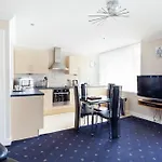 Queens Mansions: Ocean View Apartment