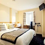 Queens Mansions: Lakeland Suite