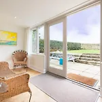 Popham Cottage In Cornwall
