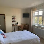 Picaroons - Friendly Bed & Breakfast Quiet With Ample Off-Street Parking