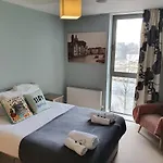 Luxury Apartment Marina Views At Titanic Quarter