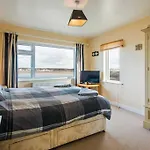 Ael-Y-Bryn-5 Bed- Dramatic Sea Veiws - Sleeps 12