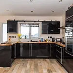 Ael-Y-Bryn-5 Bed- Dramatic Sea Veiws - Sleeps 12