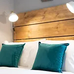 Book Now - Tv In Every Bedroom!