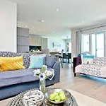 Fistral Two Bed Apartment In Pentire