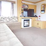 Beachside, Family-Friendly, Wifi, 8 Berth Caravan 158