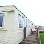 Beachside, Family-Friendly, Wifi, 8 Berth Caravan 158