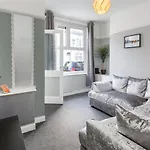 Comfortable Liverpool Townhouse - Free Parking