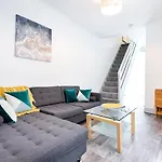 Walk To Swansea Stadium, 3 Rooms, Smart Tv'S