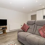 Flat 2, 38 Preston Road