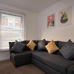 Oliverball Serviced Apartments - Lawson Lodge - Modern 3 Bedroom House In Portsmouth