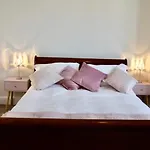 Mostyn Villa Free Private Parking