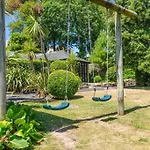 Charming Summerhouse Annexe In Lush Gardens In Fowey