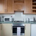 Beautiful Seaside Apartment-Free Parking