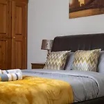 Beautiful Seaside Apartment-Free Parking