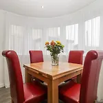 Flat 2, 38 Preston Road
