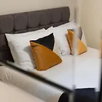 Perfect Location With Parking - Jersey House - Tv In Every Bedroom!