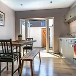 Pass The Keys Luxury 2Bed 2Bath Townhouse - Perfect For Winter Stay