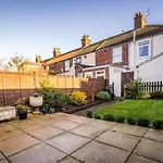 Seaside Snug - 2 Bedroom Home