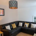Charming 5-Bed Apartment In Edinburgh