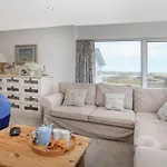 Ty Bychan - Sea Views - 4 Bed Bungalow-Ravenspoint