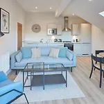 Host & Stay - Skyline Apartment