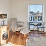 Host & Stay - Abbey Court Apartment