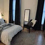 Stylish Home - Central - Free Parking